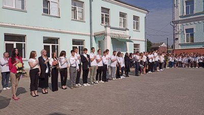 Для житомирських школярів пролунав останній шкільний дзвінок Для житомирських школярів пролунав останній шкільний дзвінок