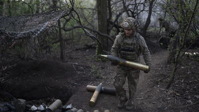 Військовий бригади “Азов” на передовій поблизу Кремінної, Донецька область