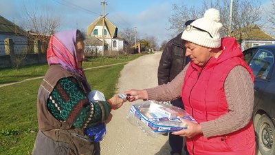 В селах під Миколаєвом, не дивлячись на обстріли, продовжують жити люди В селах під Миколаєвом, не дивлячись на обстріли, продовжують жити люди