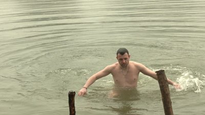 У львівському парку організували пірнання на Водохреща: як це було У львівському парку організували пірнання на Водохреща: як це було