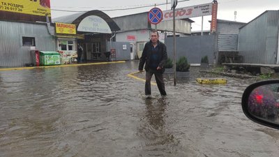 Вулиця Геологів, речовий ринок Вулиця Геологів, речовий ринок
