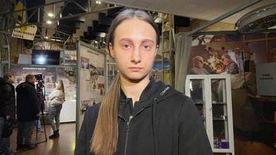 "Будь ласка, звільніть пташок!": у Дніпрі презентували артпроєкт на підтримку полонених цивільних "Будь ласка, звільніть пташок!": у Дніпрі презентували артпроєкт на підтримку полонених цивільних