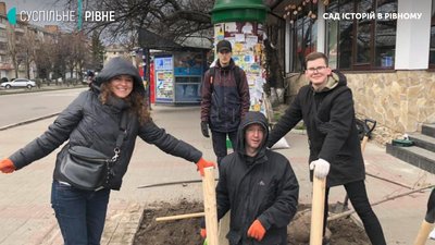 Таких ще не було: у Рівному висадили тюльпановидні дерева Таких ще не було: у Рівному висадили тюльпановидні дерева
