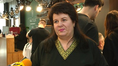 В Івано-Франківську організували курси з перукарського мистецтва для переселенців В Івано-Франківську організували курси з перукарського мистецтва для переселенців