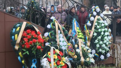 В Охтирці поховали військового Валерія Глєбова, який загинув під Бахмутом В Охтирці поховали військового Валерія Глєбова, який загинув під Бахмутом