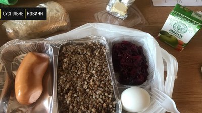 Меню евакуйованих українців у санаторії в Нових Санжарах. Фото Валерії Меню евакуйованих українців у санаторії в Нових Санжарах. Фото Валерії