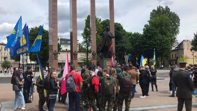 Свято Героїв. У Львові організували урочисту ходу Свято Героїв. У Львові організували урочисту ходу