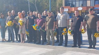 "Я не можу побратимів залишати". У Миколаєві вшанували пам'ять українських захисників "Я не можу побратимів залишати". У Миколаєві вшанували пам'ять українських захисників