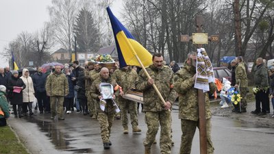 Загинув під час мінометного обстрілу: на Черкащині попрощалися з військовослужбовцем Загинув під час мінометного обстрілу: на Черкащині попрощалися з військовослужбовцем