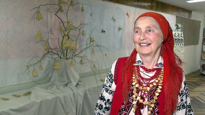 Майстриня народного мистецтва навчала соломоплетіння в бібліотеці на Волині Майстриня народного мистецтва навчала соломоплетіння в бібліотеці на Волині