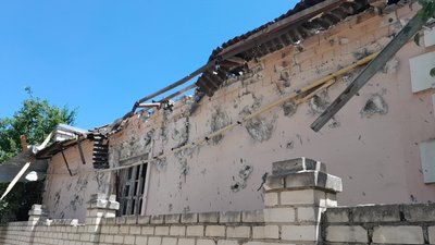 "Вилітали двері, балкони, скло з вікон": що розповіли очевидці обстрілу Херсона "Вилітали двері, балкони, скло з вікон": що розповіли очевидці обстрілу Херсона
