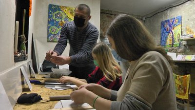 "Це лабораторія часу": у Маріуполі для дітей відкрили гончарну майстерню "Це лабораторія часу": у Маріуполі для дітей відкрили гончарну майстерню
