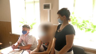 Особисте зобов'язання. На Херсонщині обрали запобіжний захід 17-річній дівчині, яка зарізала вітчима