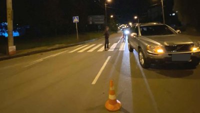 У Рівному на переході збили пішохода У Рівному на переході збили пішохода