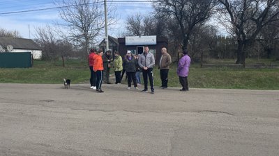 "Хіба це дорога?": жителі села Степанівка, що біля Полтави, скаржаться на погану дорогу "Хіба це дорога?": жителі села Степанівка, що біля Полтави, скаржаться на погану дорогу