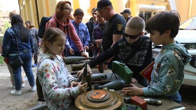 У Львові вимушених переселенців навчають протимінної безпеки У Львові вимушених переселенців навчають протимінної безпеки