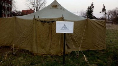 Тимчасові пункти прийому хворих: на базах медзакладів Львівщини встановили намети