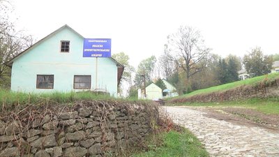 На Хмельниччині септики протитуберкульозної лікарні переповнені. Нечистоти стікають у річку