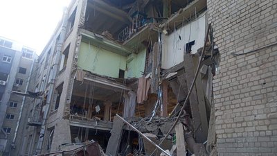 Наслідки ракетного обстрілу Харкова 17 липня: фото поліції Наслідки ракетного обстрілу Харкова 17 липня: фото поліції