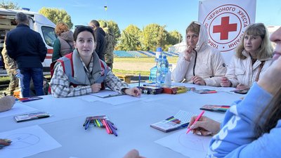 "Це рятує життя": у місті на Черкащині провели вишкіл з основ національного спротиву "Це рятує життя": у місті на Черкащині провели вишкіл з основ національного спротиву