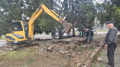 На Закарпатті розпочали дослідження ще однієї братської могили радянських солдатів
