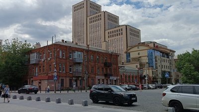 Дніпро, вулиця Івана Шулика, Центр Менора