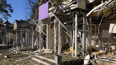 "Сипалось скло, стеля, все": що розповіли миколаївці про нічний обстріл міста