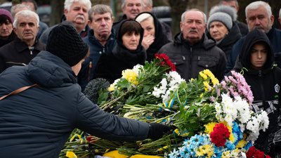 В Ужгороді попрощалися із полеглим захисником Василем Росадою В Ужгороді попрощалися із полеглим захисником Василем Росадою