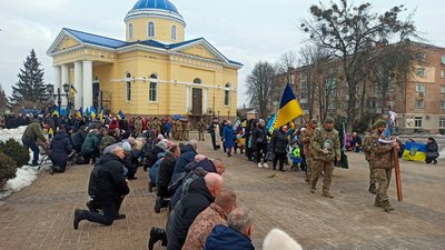 На Чернігівщині поховали Сергія Ковтуна та Дмитра Кагадія, які загинули при виконанні бойових завдань на Донеччині На Чернігівщині поховали Сергія Ковтуна та Дмитра Кагадія, які загинули при виконанні бойових завдань на Донеччині