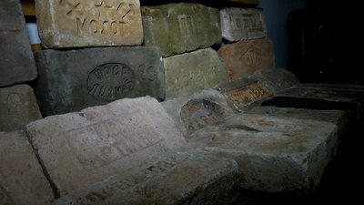 Брікофілія або колекціонування старовинних цеглин – таке незвичне хобі має Ігор Яцик з Житомирщини Брікофілія або колекціонування старовинних цеглин – таке незвичне хобі має Ігор Яцик з Житомирщини