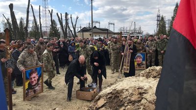 На Франківщині попрощалися із захисниками України — Романом та Леонідом Бутусіними На Франківщині попрощалися із захисниками України — Романом та Леонідом Бутусіними