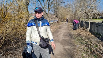 70 пакетів сміття за 4 години. Рибалки прибирали на набережній Інгул у Кропивницькому 70 пакетів сміття за 4 години. Рибалки прибирали на набережній Інгул у Кропивницькому