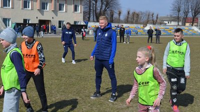 Гравці ФК "Динамо" відвідали своїх шанувальників у Галичі на Франківщині Гравці ФК "Динамо" відвідали своїх шанувальників у Галичі на Франківщині
