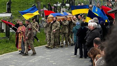 На Закарпатті попрощалися із захисником Олексієм Боклажуком На Закарпатті попрощалися із захисником Олексієм Боклажуком