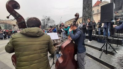 Щоб нагадати світу, що війна ще триває: мистецькі акції на підтримку України