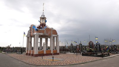 Квартал кладовища "Яцево", де поховані загиблі воїни АТО та ООС з Чернігова. Квартал кладовища "Яцево", де поховані загиблі воїни АТО та ООС з Чернігова.