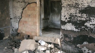 На Херсонщині ціла родина місяць без будинку: життя після пожежі На Херсонщині ціла родина місяць без будинку: життя після пожежі
