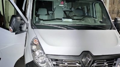 На Львівщині митники знайшли у мікроавтобусі понад 5 тисяч пачок сигарет
