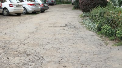 Стан міжбудинкового проїзду на проспекті Незалежності Стан міжбудинкового проїзду на проспекті Незалежності