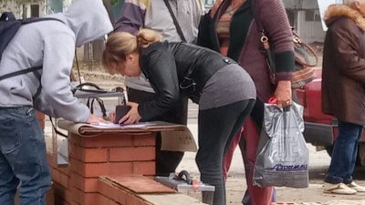 "Референдум" в окупації: у Маріуполі людей зупиняють на вулицях та примушують проголосувати — радник мера