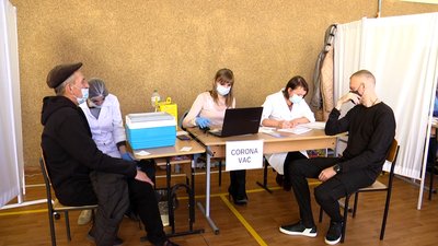 У Житомирі збільшили кількість мобільних бригад, які вакцинують від коронавірусу У Житомирі збільшили кількість мобільних бригад, які вакцинують від коронавірусу