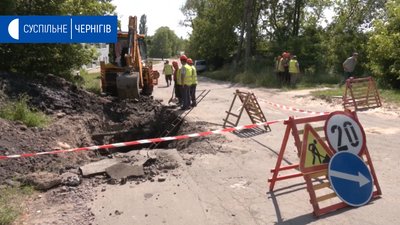 Другий провал на каналізаційному колекторі у Чернігові. РЕПОРТАЖ