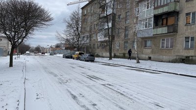 Через нерозчищені дороги у Полтаві планують розірвати договір із підрядною організацією Через нерозчищені дороги у Полтаві планують розірвати договір із підрядною організацією