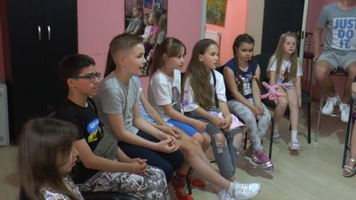 В Івано-Франківську дітей військових та переселенців безкоштовно навчають вокалу В Івано-Франківську дітей військових та переселенців безкоштовно навчають вокалу