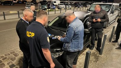 На Закарпатті трьох чоловіків підозрюють у підробці довідок про інвалідність для перетину кордону