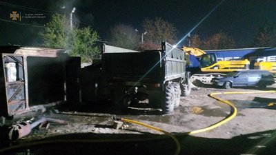 У Львові під час пожежі в металевому вагончику загинули троє людей