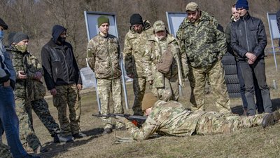 Стрільби та вправи із тактичної медицини: поблизу Полтави тренувалися резервісти Стрільби та вправи із тактичної медицини: поблизу Полтави тренувалися резервісти