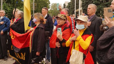 Як у Дніпрі встановлювали червоно-чорний прапор біля ОДА (фоторепортаж) Як у Дніпрі встановлювали червоно-чорний прапор біля ОДА (фоторепортаж)