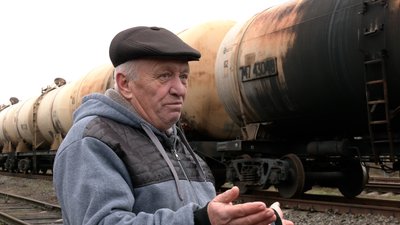 "Вагони горіли тиждень": як на Чернігівщині селяни навели вогонь на 50 цистерн та російську колону бронетехніки "Вагони горіли тиждень": як на Чернігівщині селяни навели вогонь на 50 цистерн та російську колону бронетехніки