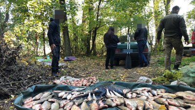 Черкащанин наловив риби на понад 945 тисяч гривень: у нього вилучили вилов, знаряддя та човен